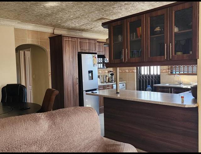 3 BEDROOM HOUSE FOR SALE IN KHAYA